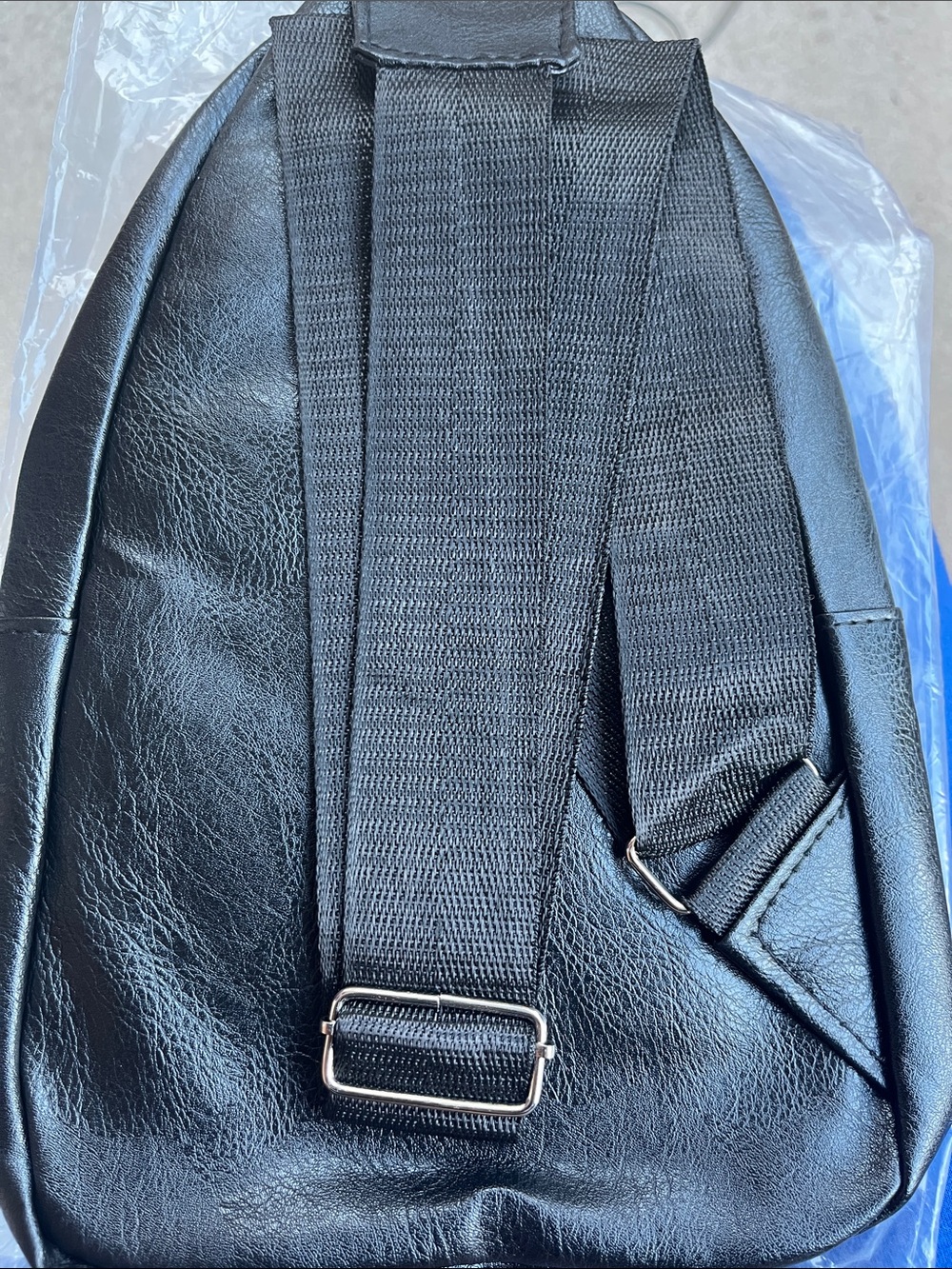 AR New York Black Backpack Sling Bag - Picture 2 of 4